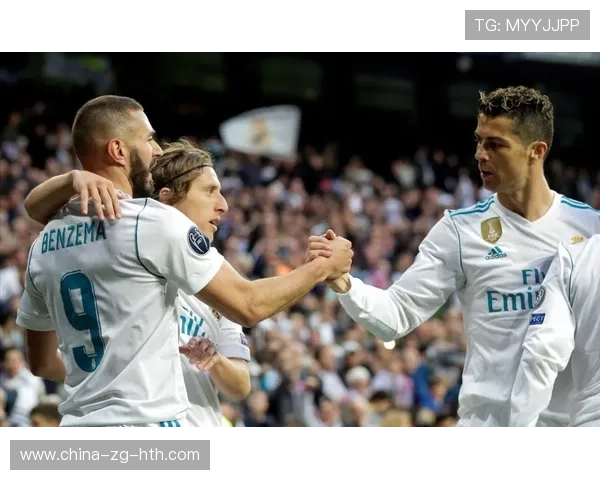 皇马后腰推进强势，卡马文加闪转腾挪躲过双人夹抢